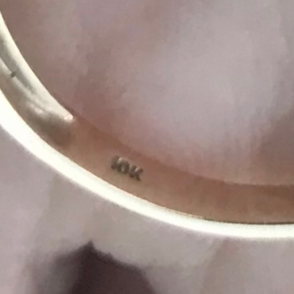 Green peridot and diamond 10kt Gold Ring - Picture 5 of 6